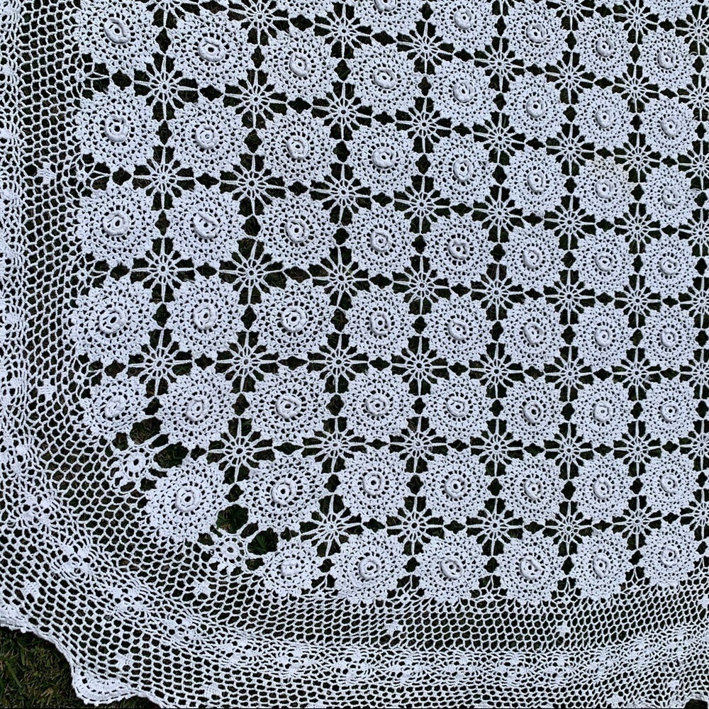 Bedspread - Picture 2 of 9